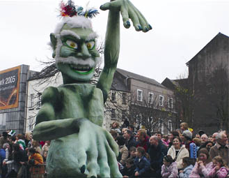 Krapulapeikko tuli vastaan Pyh&auml;n Patrikin p&auml;iv&auml;n paraatissa. Kuva: Mia Yl&ouml;nen