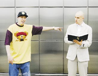 Antti Keskisest&auml; on moneksi. Vaikka vapaa-ajalla t&auml;rkeint&auml; on hiphop, h&auml;n pit&auml;&auml; silti itse&auml;&auml;n enemm&auml;n tiedemiehen&auml; kuin muusikkona. Kuva ja kuvank&auml;sittely Timo Marttila