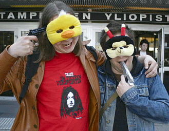 Viimeisen palstan valmiiksi sain, synkimm&auml;n lauseen sanaisesta arkustain. Kuva: Juha Honkonen