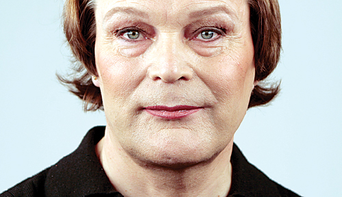 Reetta Aallon ohjaama dokumentti Marja-Sisko kertoo transsukupuolisesta papista Marja-Sisko Aallosta.