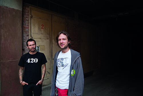 Jaakko ja Jayn Olli (vas.) ja Jaakko viihtyv&auml;t Tampereen rennossa ilmapiiriss&auml;.