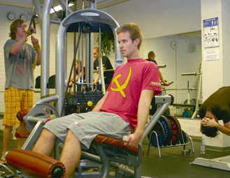 Artem Kukanov (vas.) ja Tommi Tuominen (kesk.) ovat valmiita maksamaan Atalpan vuositarrastaan nykyist&auml; enemm&auml;n.