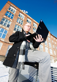 Jarkko Moilanen on hakkeri ja haktivismin tutkija. Hän on ollut perustamassa Tampereelle hackerspace-tilaa.  ”Piratoidut 3D-tulostettavat esineet saattavat olla seuraava kuluttajien ja teollisuuden välisen kamppailun kohde”, Moilanen ennustaa.