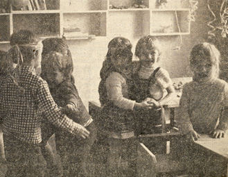 Domuksen p&auml;iv&auml;kodissa oli paljon p&auml;iv&auml;ohjelmaa. Kuvassa vapputanssit.