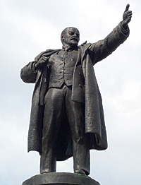 Suomesta l&ouml;ytyy yksi David Hasselhoffin kaima ja 1020 Leninin kaimaa. Stalineitakin maassamme asuu muutama.