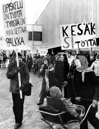 Opintotuen korotusta ja kesäajan tukea on vaadittu eri mielenosoituksissa vuosikymmeniä.
