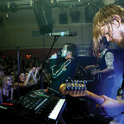 Arthur Tunes antoi itsest&auml;&auml;n kaiken, tosin vain eturivin faneille.